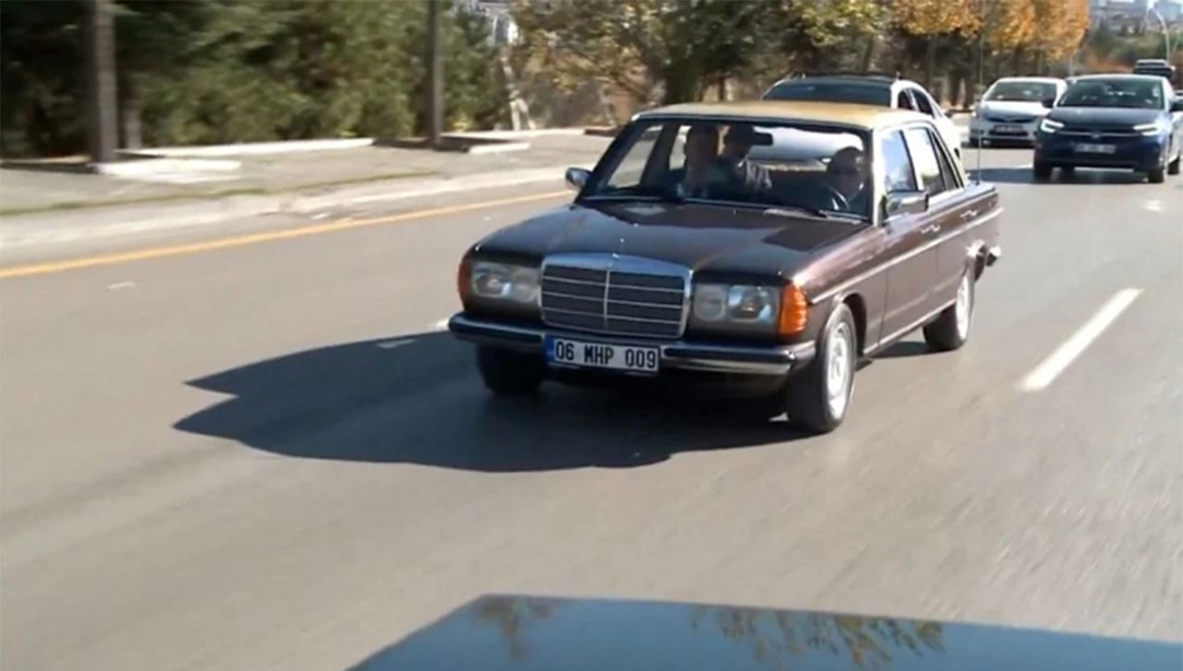 Bahçeli, "Fikrimin İnce Gülü" ile Atatürk'ü andı