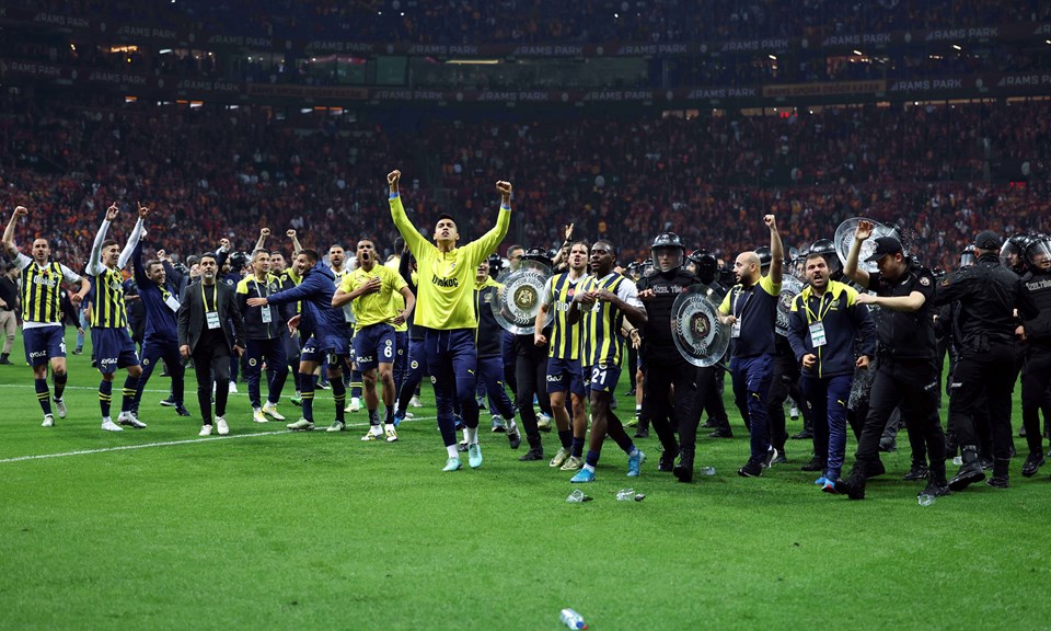 Fenerbahçe, derbi zaferiyle şampiyonluk yarışına 'devam' dedi - 1