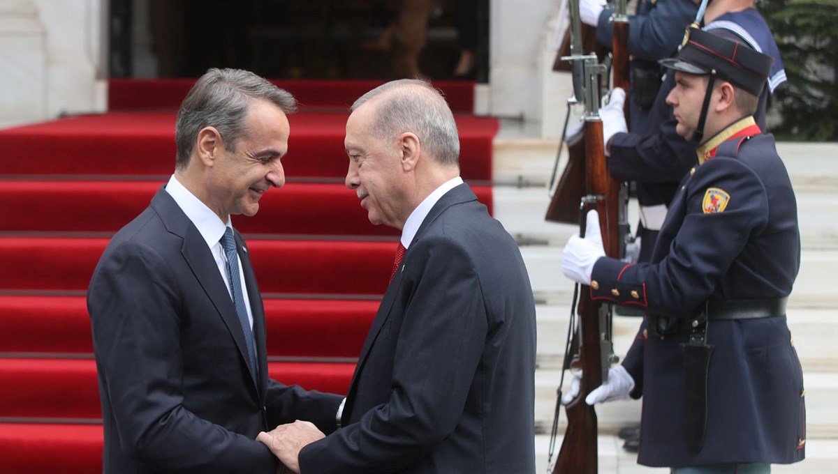 Atina’ya 6 yıl sonra kritik ziyaret | Cumhurbaşkanı Erdoğan, Miçotakis ile görüşüyor Atina’ya 6 yıl sonra kritik ziyaret | Cumhurbaşkanı Erdoğan, Miçotakis ile görüşüyor