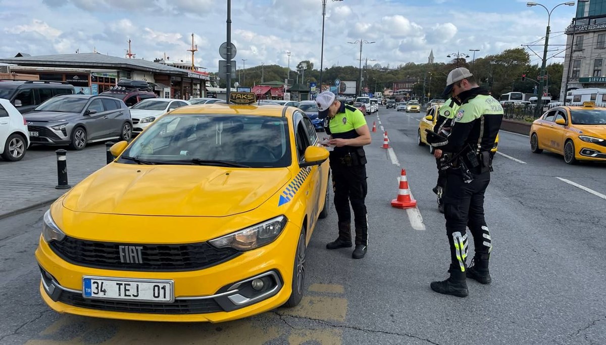 İstanbul’da taksicilere fazla ücret cezası (Eminönü’nden Şişli’ye 400 lira istedi) İstanbul’da taksicilere fazla ücret cezası (Eminönü’nden Şişli’ye 400 lira istedi)