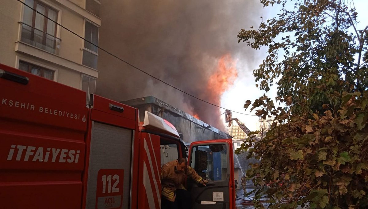 SON DAKİKA: Maltepe'de iş yeri yangını