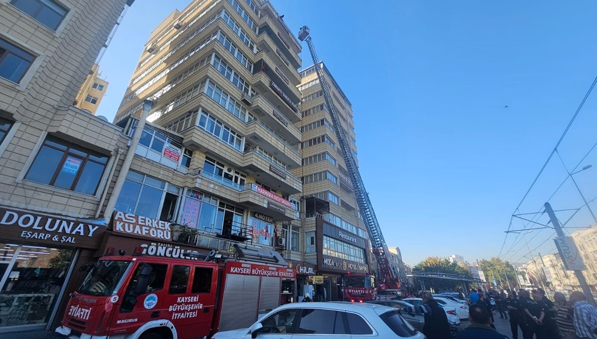 Kayseri'de iş yerinin terasında yangın Kayseri'de iş yerinin terasında yangın