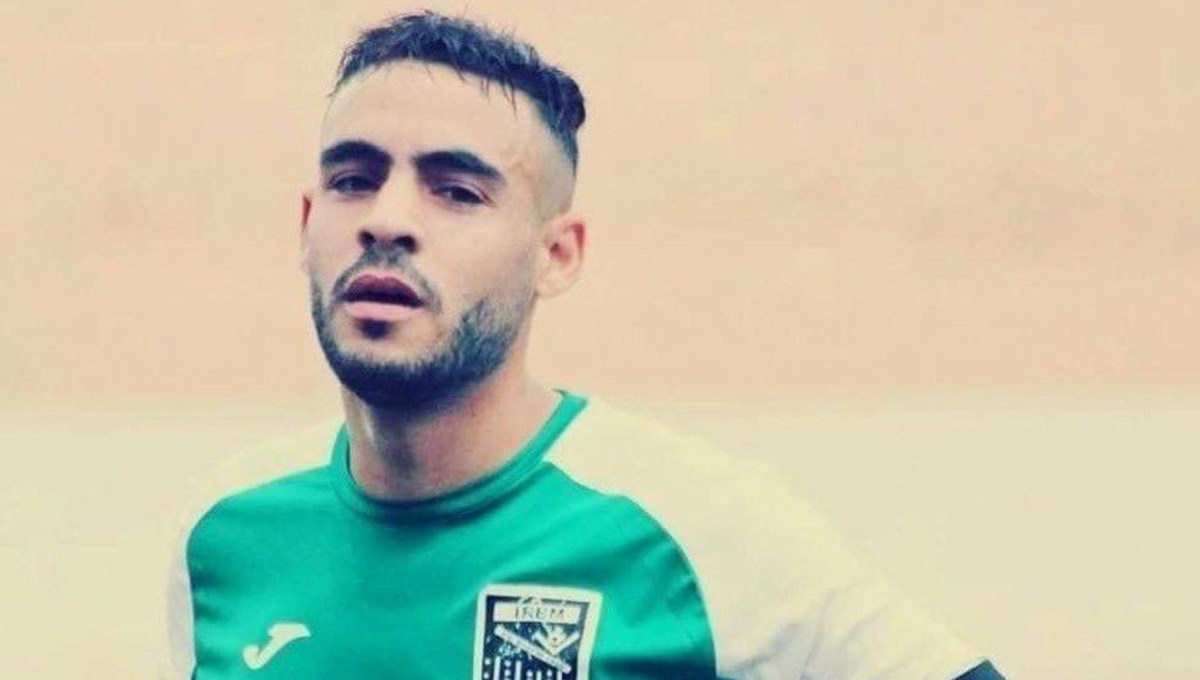 Cezayirli futbolcu Sofiane Lokar, maçta kalp krizi geçirerek hayatını kaybettispos Cezayirli futbolcu Sofiane Lokar, maçta kalp krizi geçirerek hayatını kaybettispos