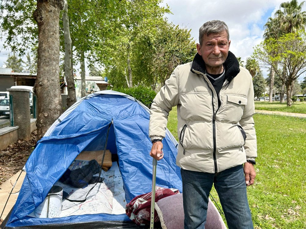 Kaza geçirdi, bacağı sakatlanınca işinden oldu: Parkta çadırda yaşıyor 74 Sz5i2bfWlE Iu4hmP6k4tw