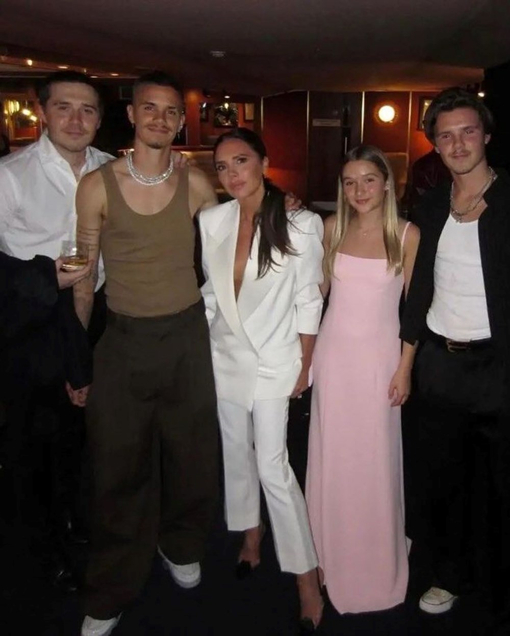 Victoria Beckham'ın hiç görülmemiş fotoğraflarını paylaştı! Moda ikonu 51 yaşında 72 SzT5SGW270 5EtENYvhsCw