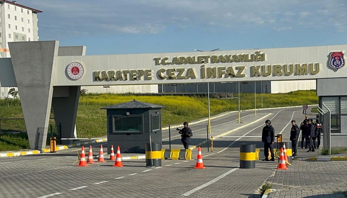 İnfaz koruma memurlarına bıçakla saldırdı: 3 yaralı