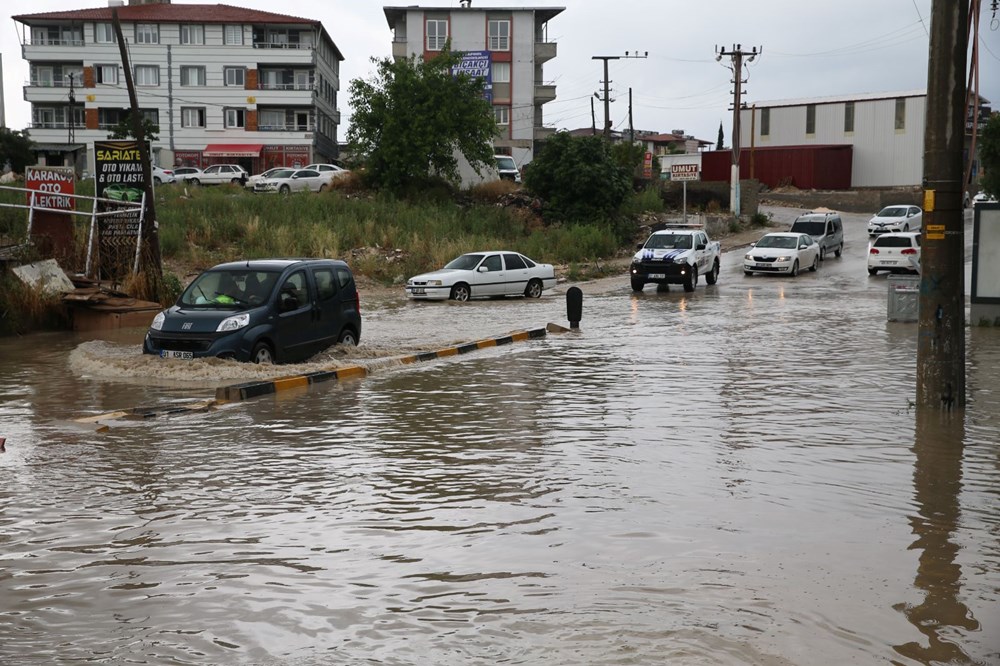 Adana ve Hatay’ı
sağanak vurdu: Ev ve iş yerlerini su bastı, araçlar yolda kaldı - 5