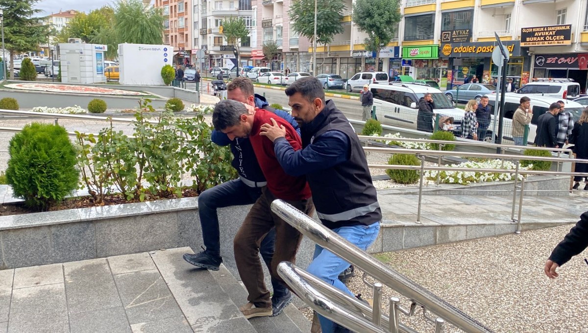 Babasını tüfekle öldürdü