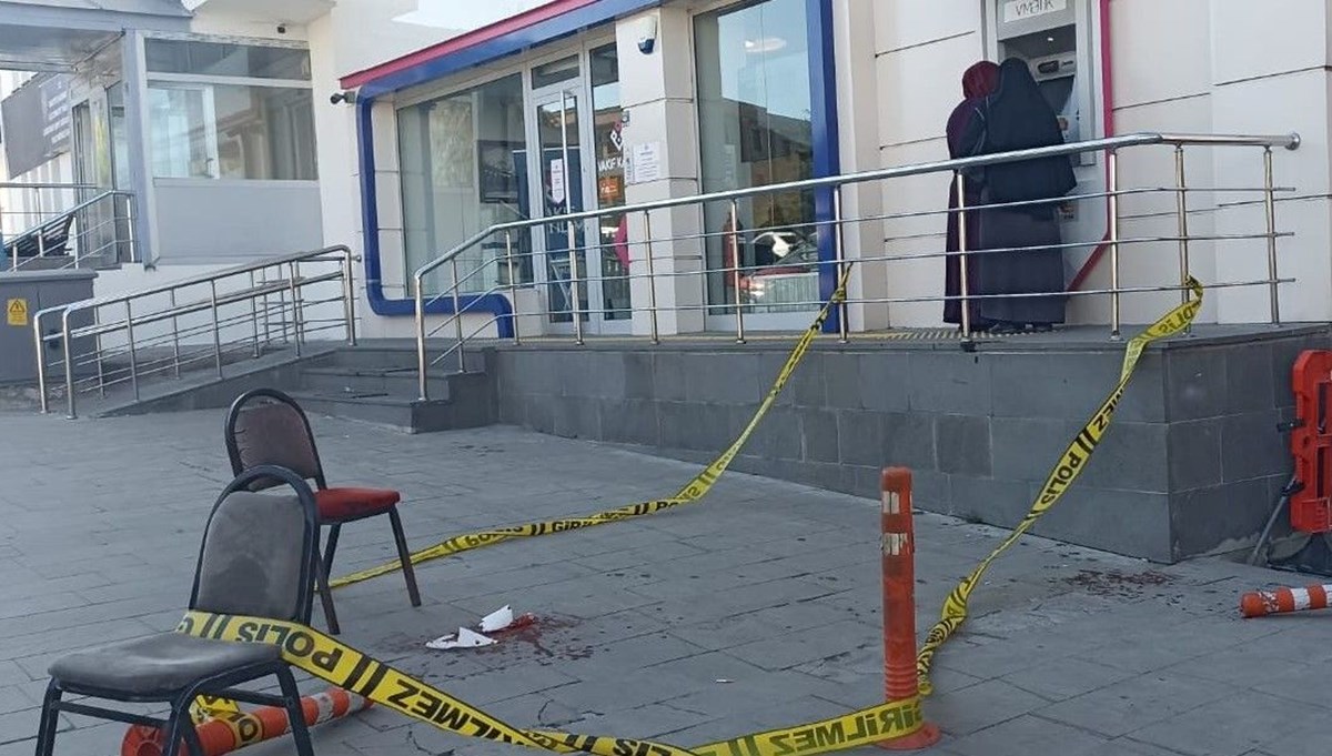 Annesi ile ilişkisi olduğunu düşündüğü adamı bıçakladı Annesi ile ilişkisi olduğunu düşündüğü adamı bıçakladı