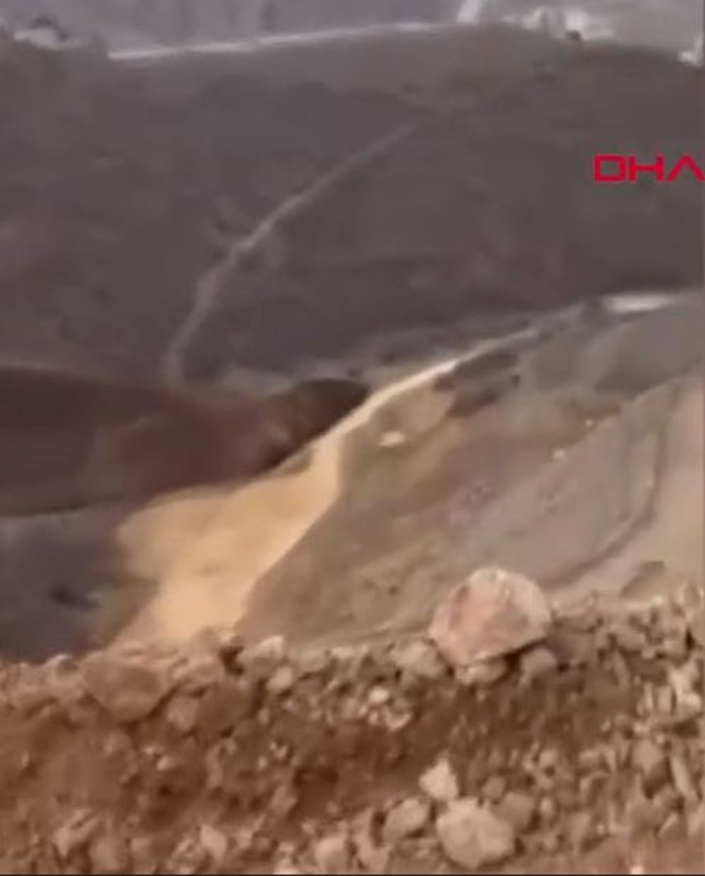 Erzincan İliç’te altın madeninde toprak kayması (Olay
yerinden ilk görüntüler) - 4