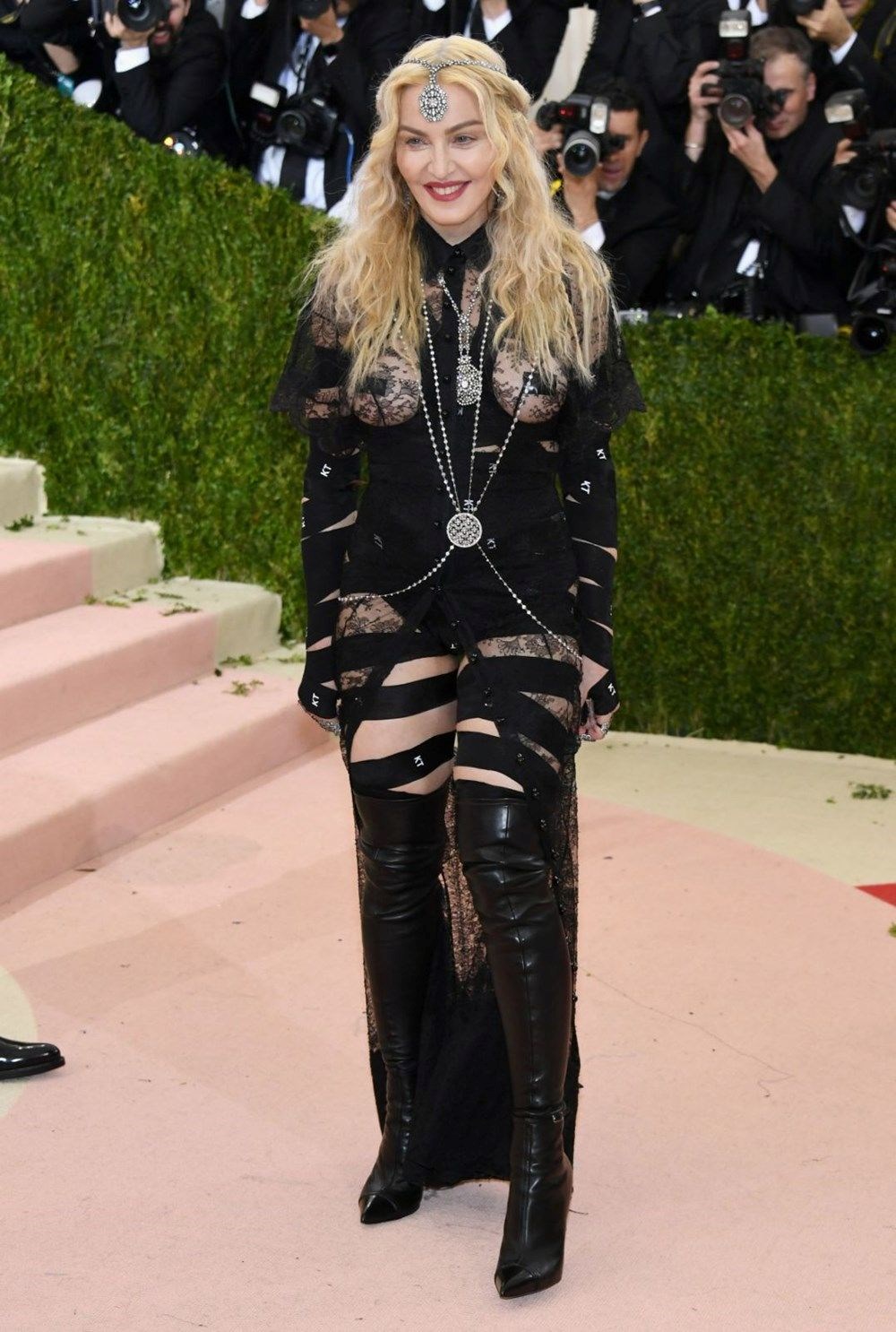 Madonna sahne performansı yüzünden kariyerinin neredeyse mahvolduğunu söyledi - 5