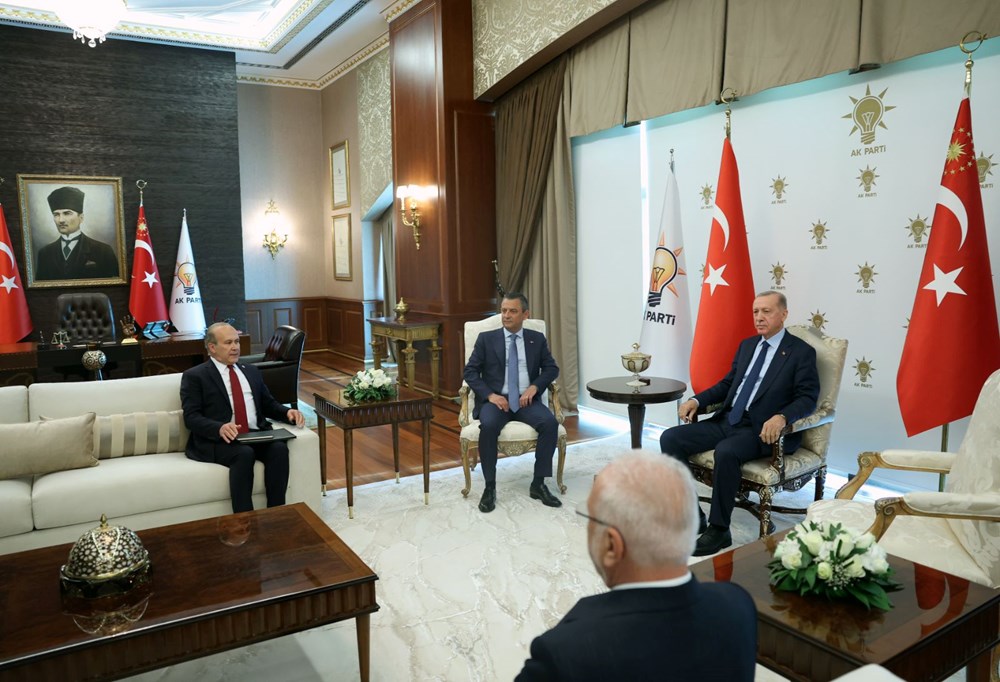 Cumhurbaşkanı Erdoğan, CHP lideri Özgür Özel ile görüşüyor - 10