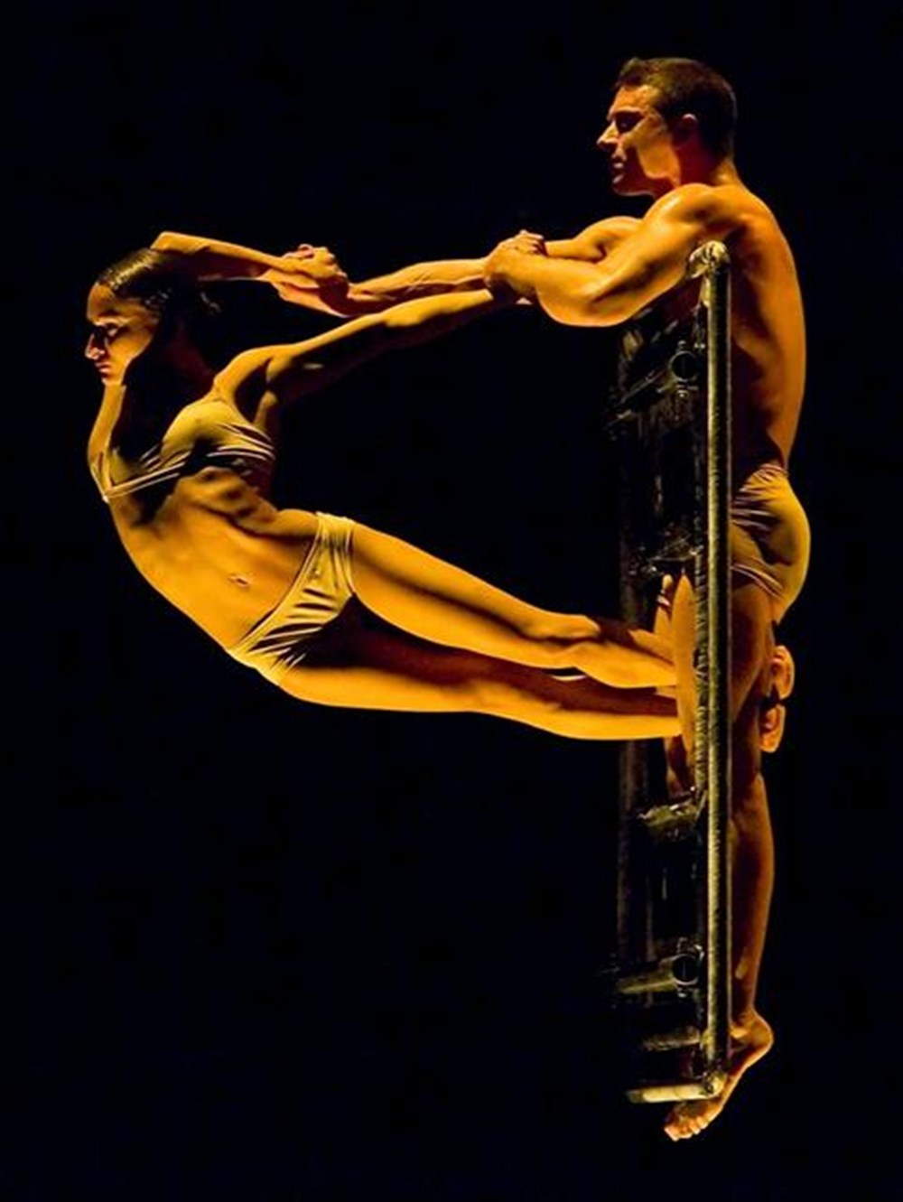 фразовый глагол холд. Hold in. Holdin это кто. Hold in. Hold in.