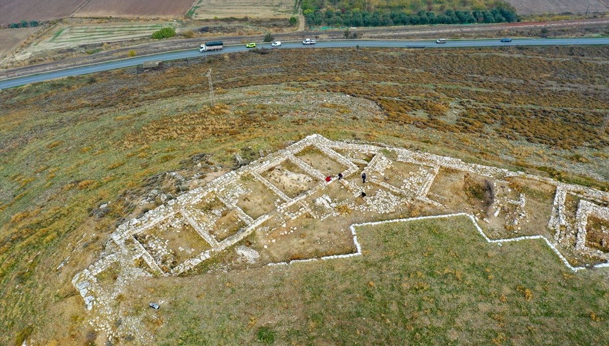 İzmir'deki Panaztepe kazılarında Erken Tunç Çağı'na ait yapılar ortaya çıkarıldı