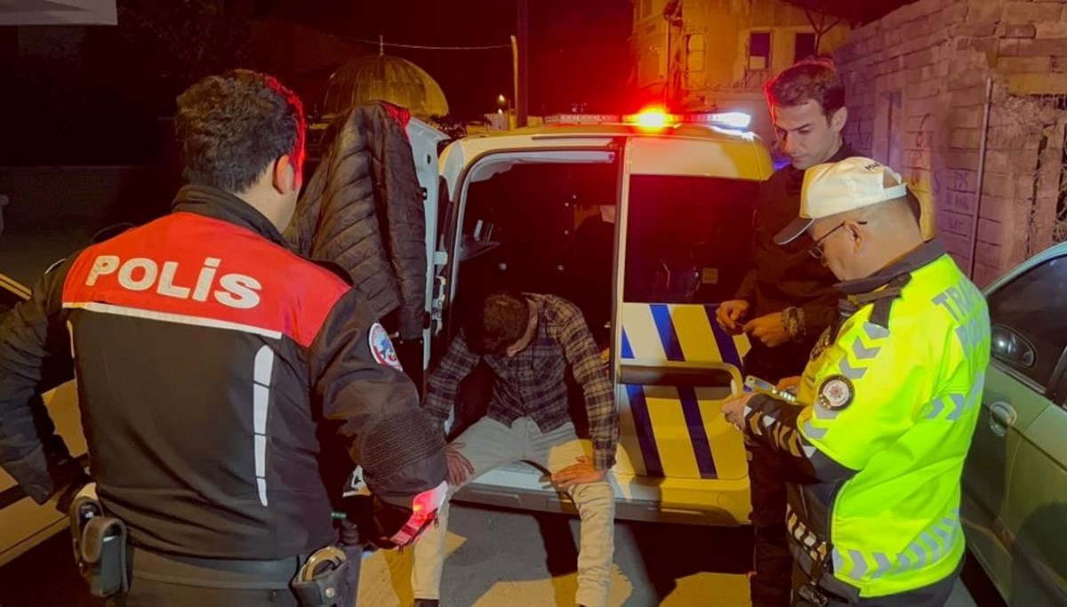 Aksaray sokaklarında polis-şüpheli kovalamacası: 15 dakikada yakalandı Aksaray sokaklarında polis-şüpheli kovalamacası: 15 dakikada yakalandı