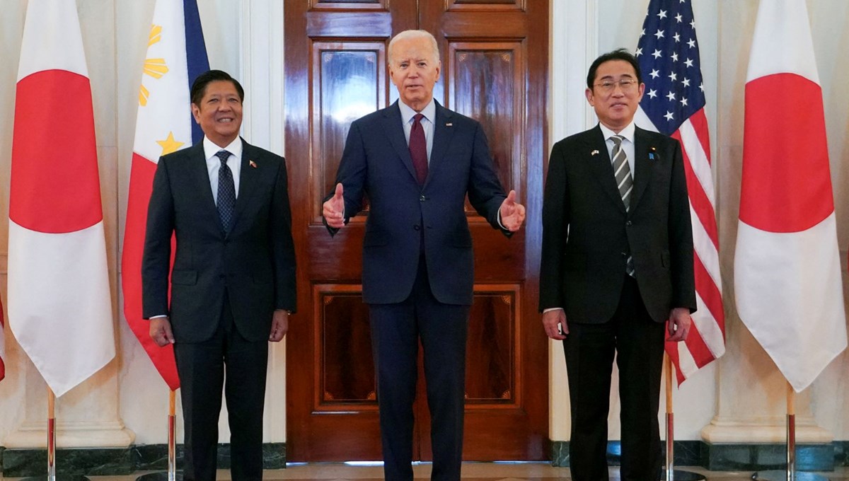 Biden: ABD'nin Japonya ve Filipinler'e yönelik savunma taahhütleri sarsılmaz Biden: ABD'nin Japonya ve Filipinler'e yönelik savunma taahhütleri sarsılmaz