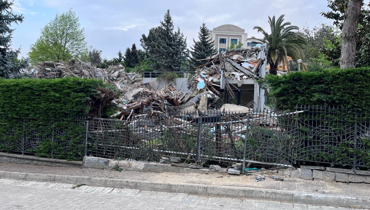 Münevver Karabulut cinayetinin işlendiği villa yıkıldı Münevver Karabulut cinayetinin işlendiği villa yıkıldı