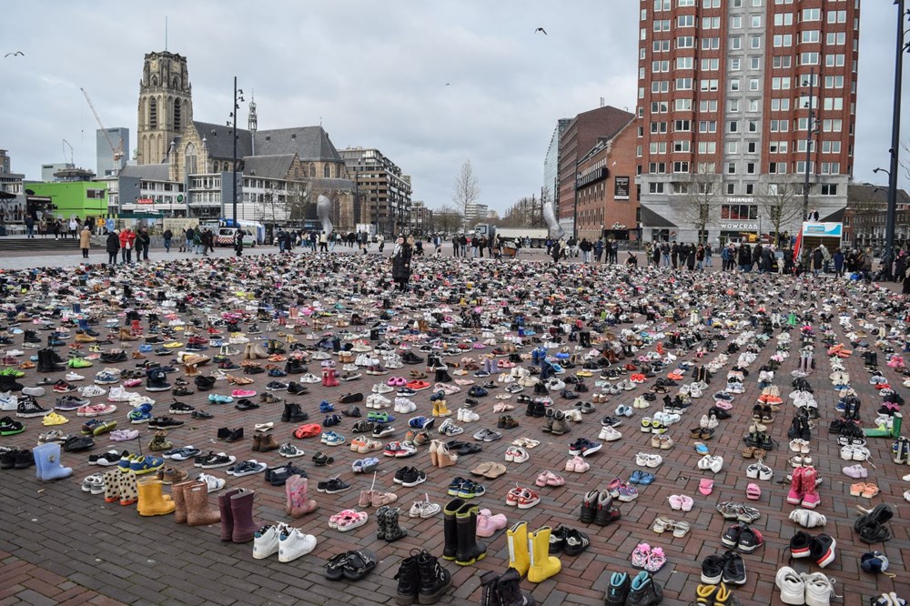 İsrail saldırılarında ölen Filistinli çocukları anmak için 8 bin çift ayakkabı bırakıldı: İşgali durdurun - 10