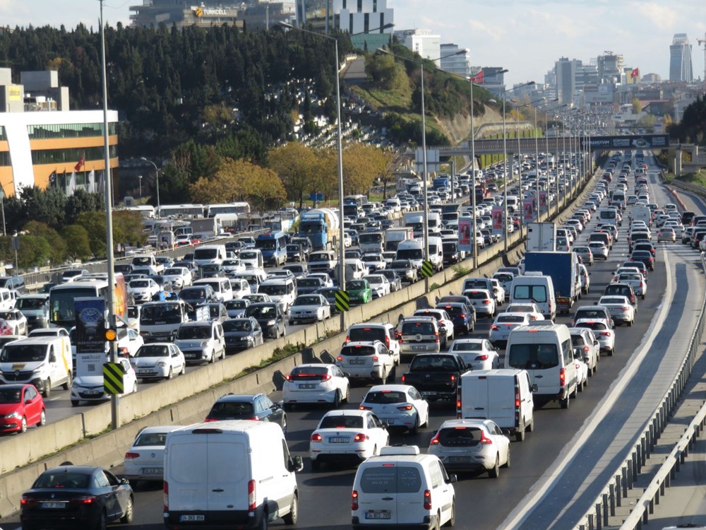 Hafta sonu kısıtlaması öncesi İstanbul trafiği kilit - 8