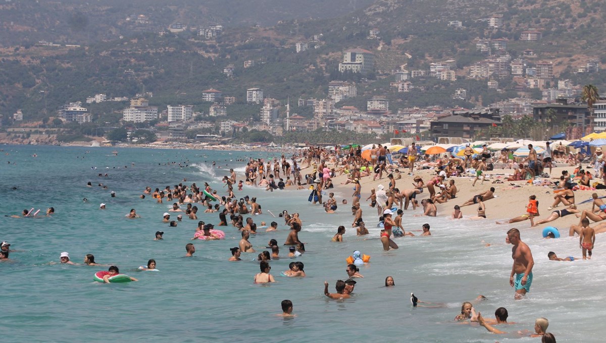 Alanya'da plajlar tıklım tıklım! Denizin ve güneşin tadını çıkardılar Alanya'da plajlar tıklım tıklım! Denizin ve güneşin tadını çıkardılar