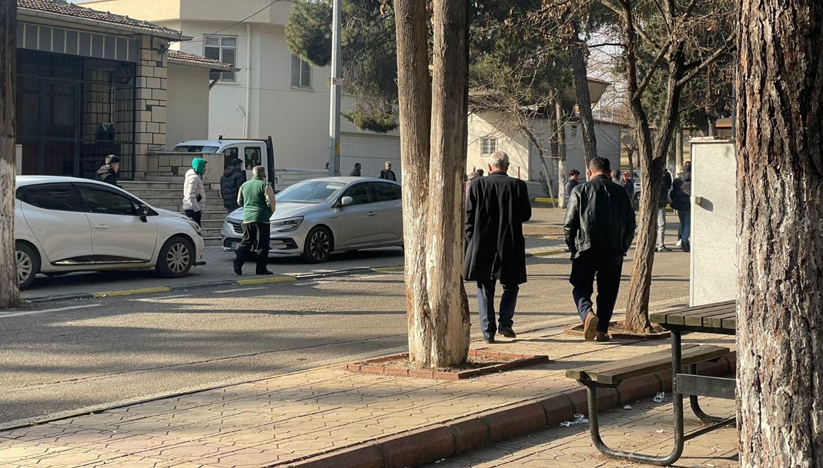 Gaziantep'te devrilen traktörün sürücüsü can verdi