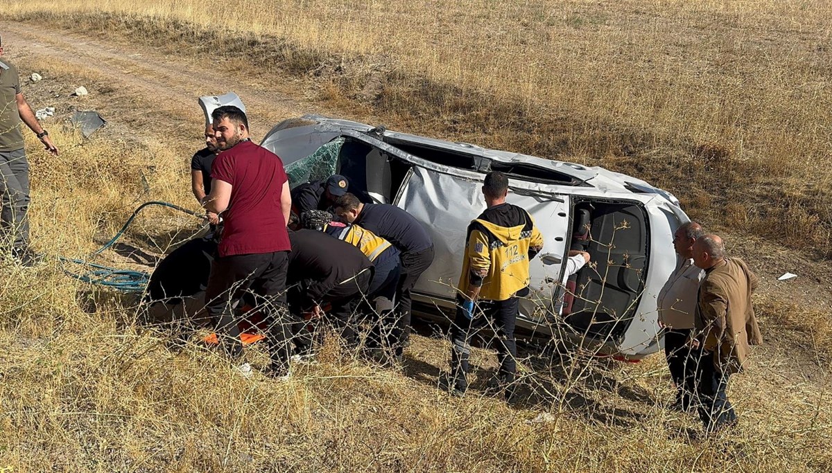 Sivas'ta otomobil şarampole uçtu