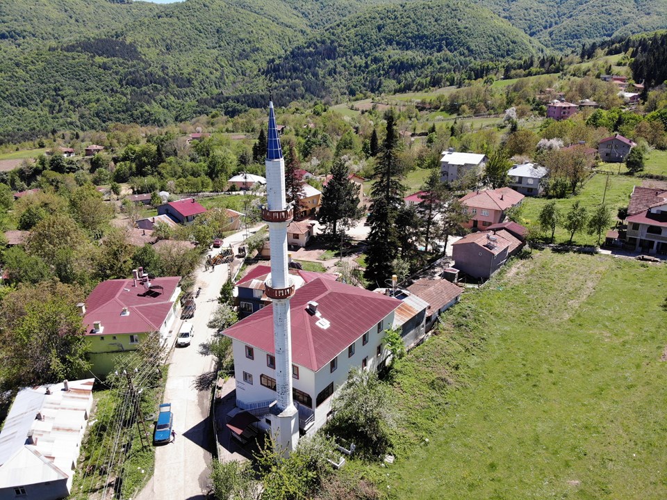 Hiç vaka görülmeyen köyde Cuma namazında virüs kapan 6 kişi öldü - 1