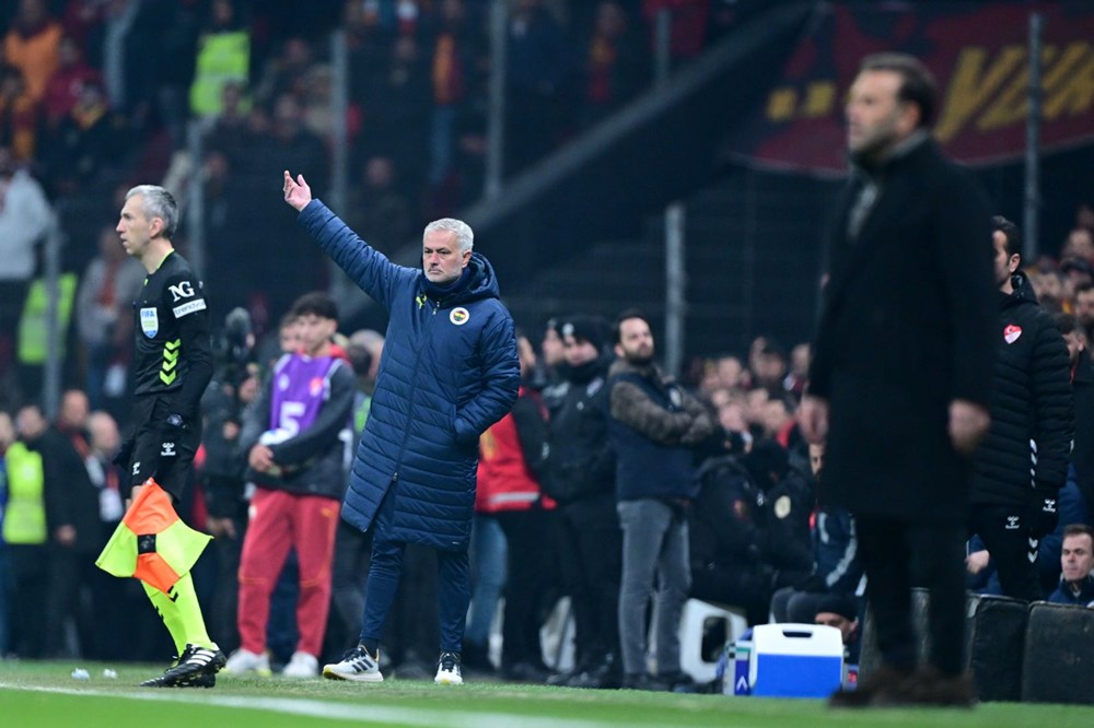 Galatasaray Teknik Direktörü Okan Buruk'tan tepkilere yanıt: İstifa yazanların çoğu Fenerbahçe taraftarı! - 5