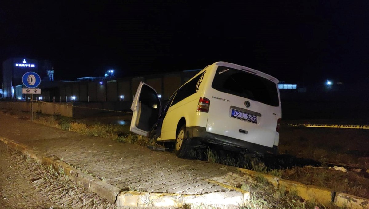 Konya'da midibüs ile minibüs çarpıştı: 24 yaralı Konya'da midibüs ile minibüs çarpıştı: 24 yaralı