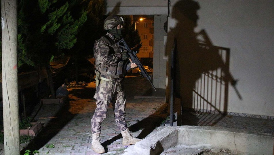 İstanbul’da içinde kamu görevlilerin de olduğu 'dolandırıcılık' ve 'rüşvet' operasyonu