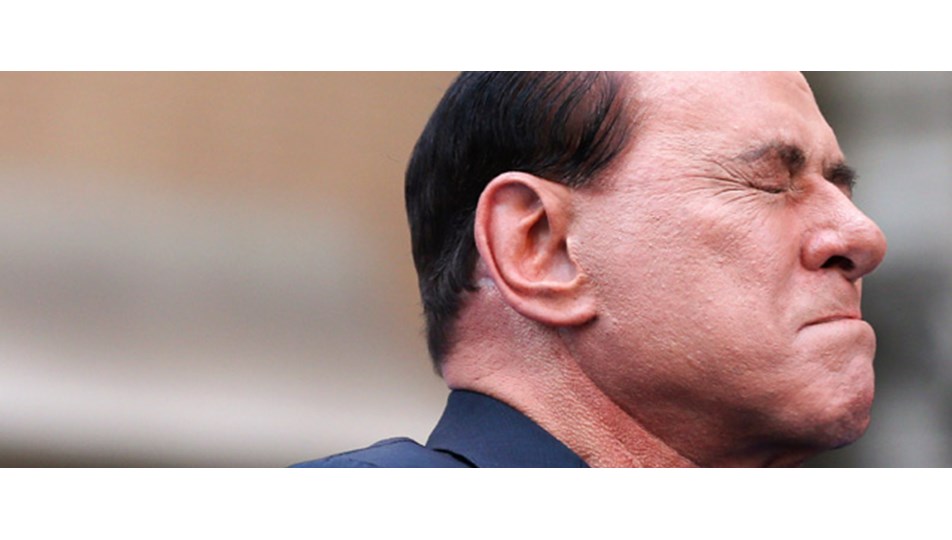 Berlusconi'ye bir darbe daha