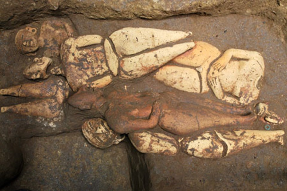Guatemala'da en eski Maya mezarı bulundu - 1