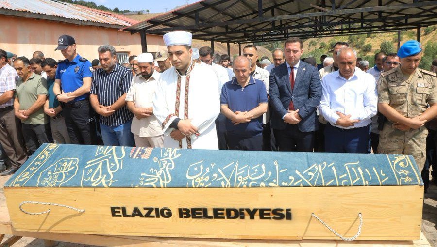 Göçükte hayatını kaybeden işçiye son veda