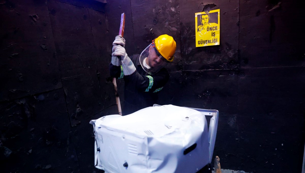 Bu odadaki her şeyi kırmak serbest!