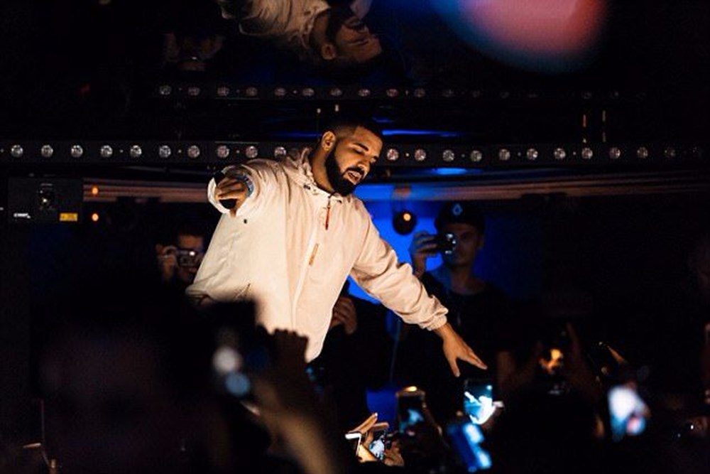 Drake tacizciye müdahale etti - 1