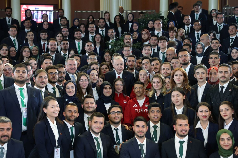 Cumhurbaşkanı Erdoğan, Beştepe'de gençlerle buluştu 73 T6d7616cskurW5 rzzachQ