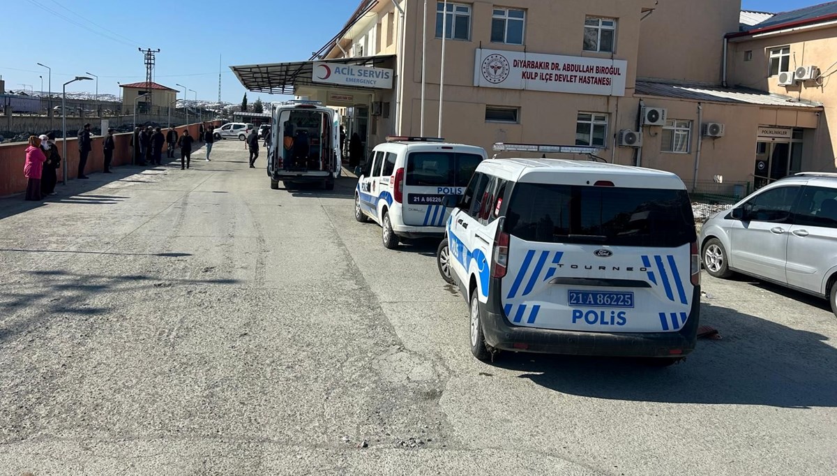 Tartıştığı annesini öldürdü, babasını ağır yaraladı Tartıştığı annesini öldürdü, babasını ağır yaraladı