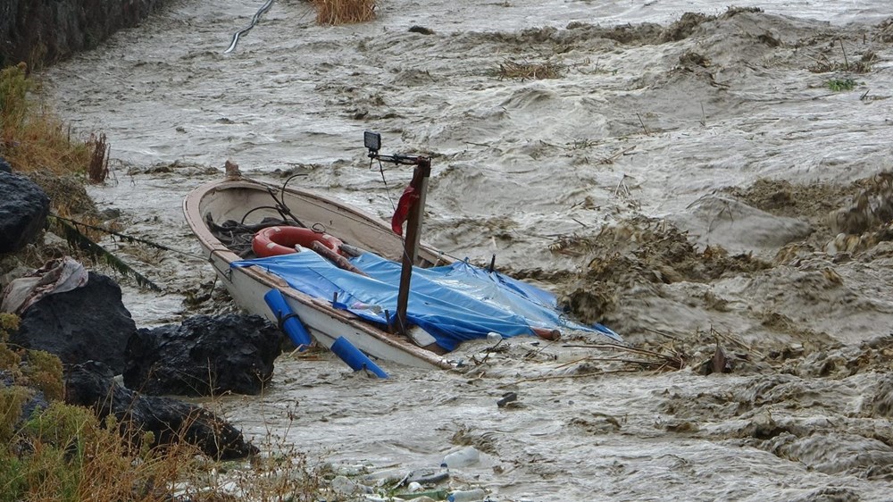 Çanakkale'de şiddetli yağış tekne batırdı - 13