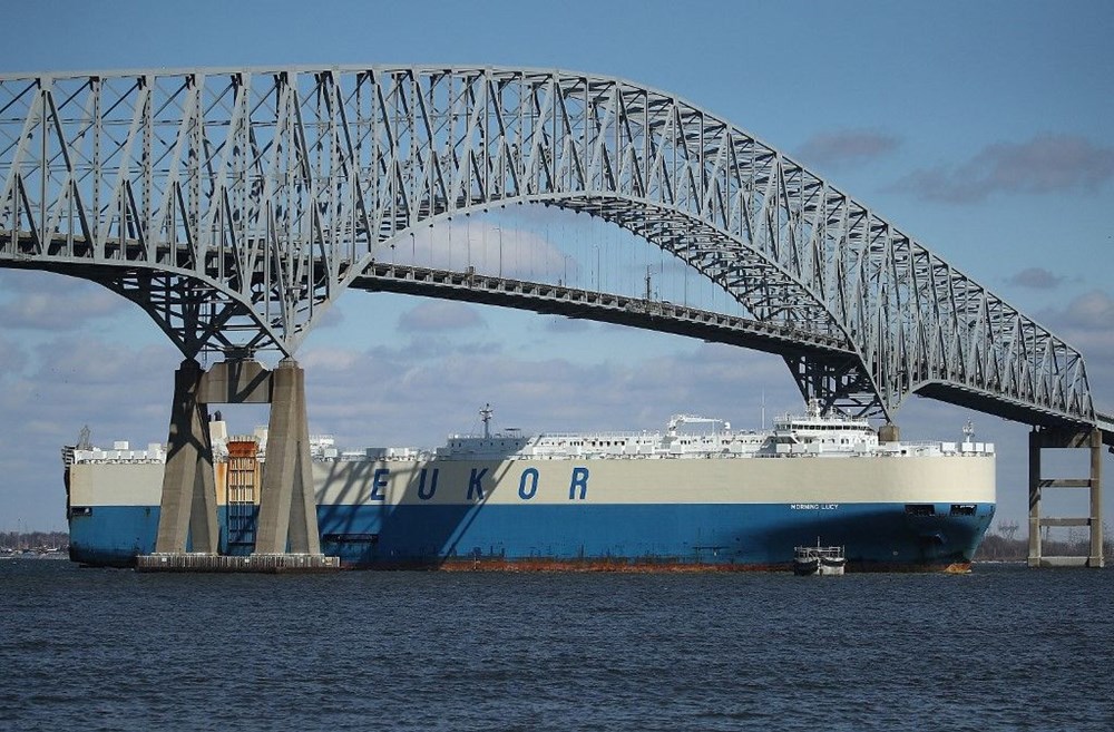 ABD'de kargo gemisi köprüyü yıktı: Araçlar suya düştü - 5