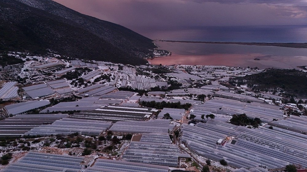 Antalya'da sel ve dolu: Yollar kapandı, sahiller çamur rengine döndü - 8