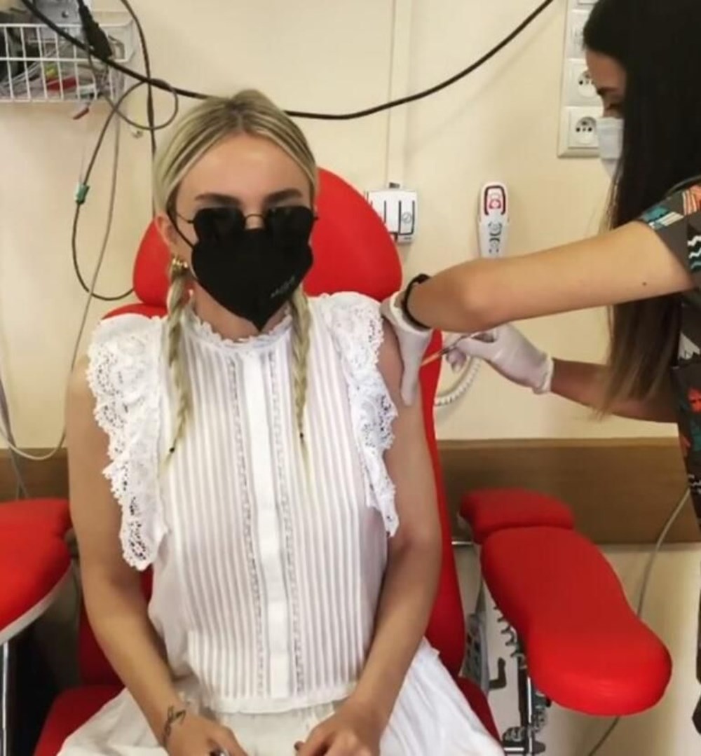 Sanat dünyasında aşılama başladı: Ünlü isimler aşı oldu - 3