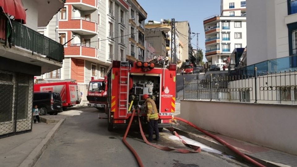 İstanbul'da 14 katlı binada yangın - 1