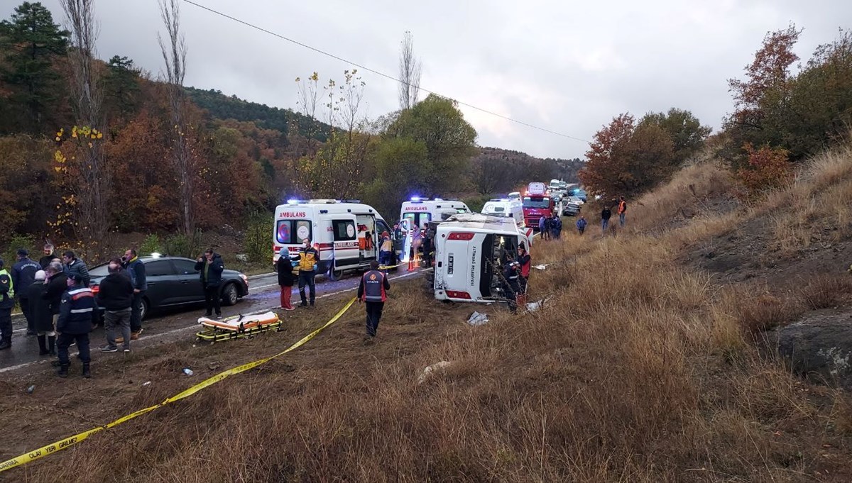 Amasya'da yolcu otobüsü devrildi: 27 yaralı