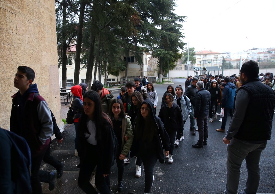 Depremin vurduğu Adana, Osmaniye ve Gaziantep'te eğitim öğretim başladı - 1