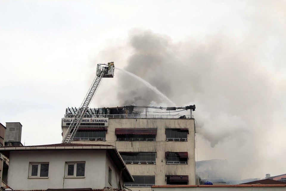 Karaköy'de korkutan yangın - 2
