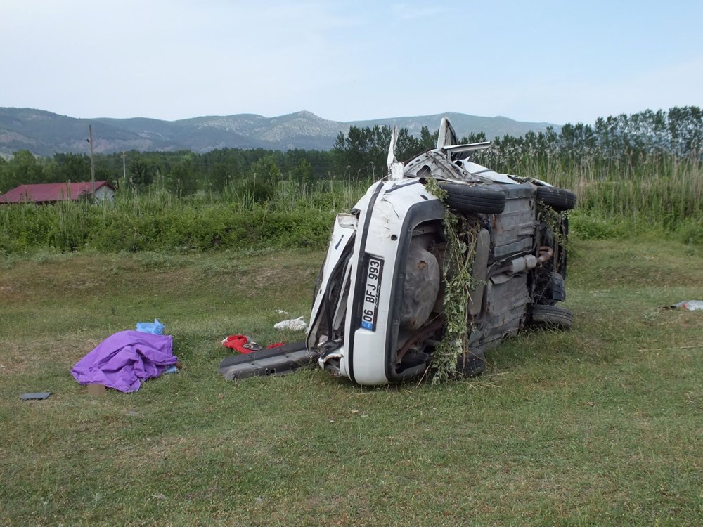 Tokat'ta otomobil şarampole devrildi: 3 ölü, 3 yaralı - 3