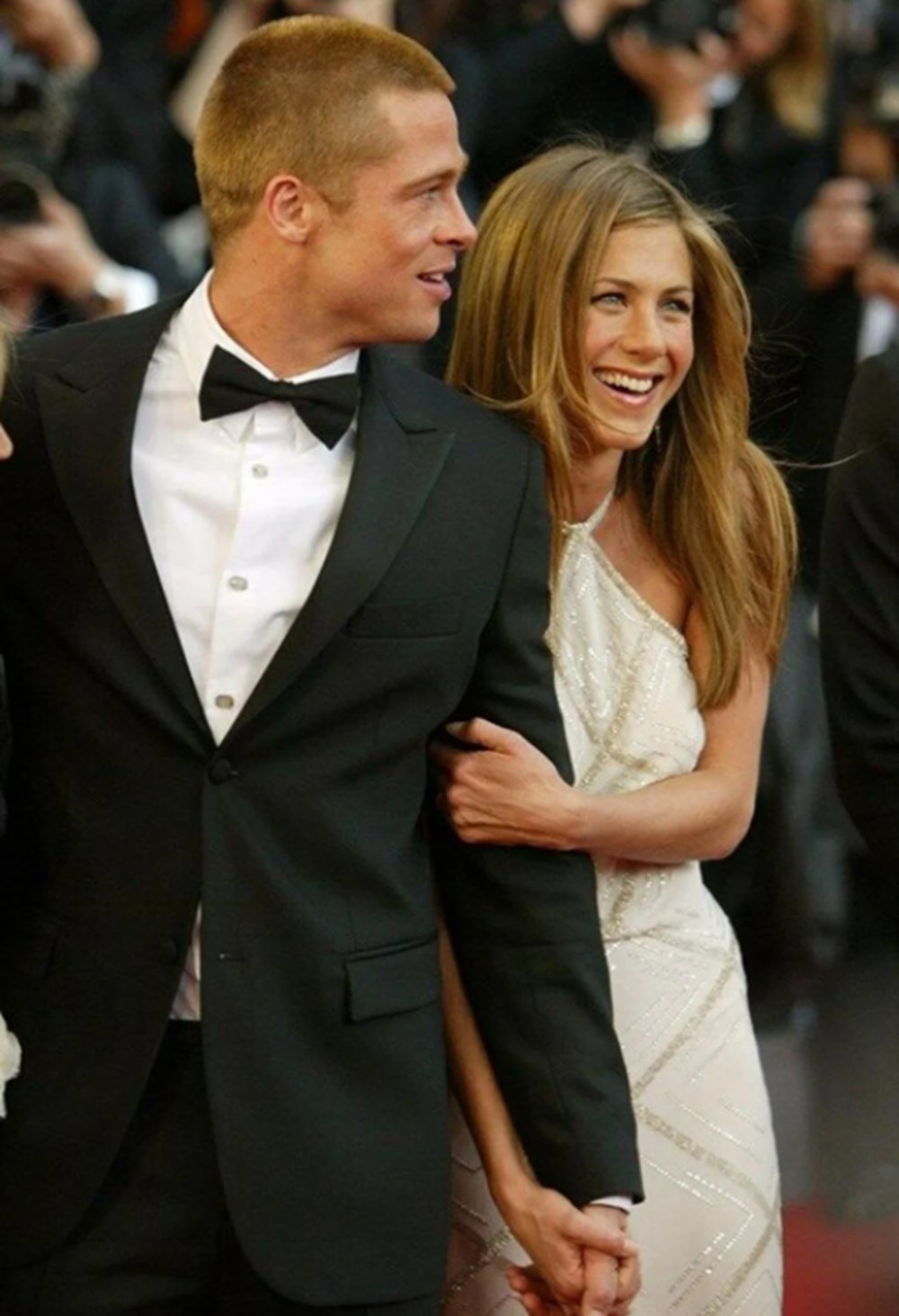 Jennifer Aniston'dan Brad Pitt açıklaması: Biz iki dostuz - 4