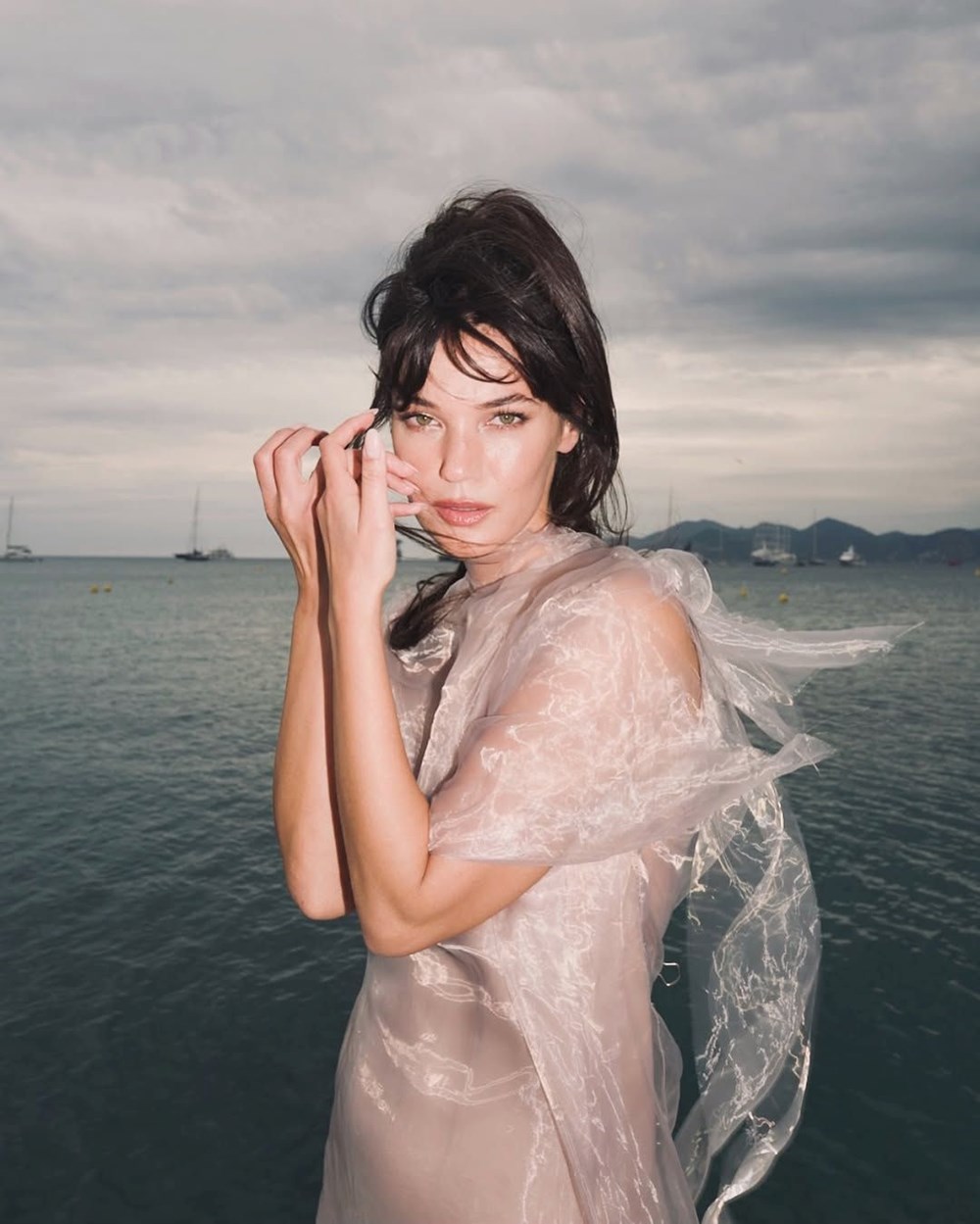 Demet Özdemir takipçilerini geçmişe götürdü (Ünlülerin çocukluk ve gençlik halleri) 87 TAPUhGjOskGMuRV k6uS8Q