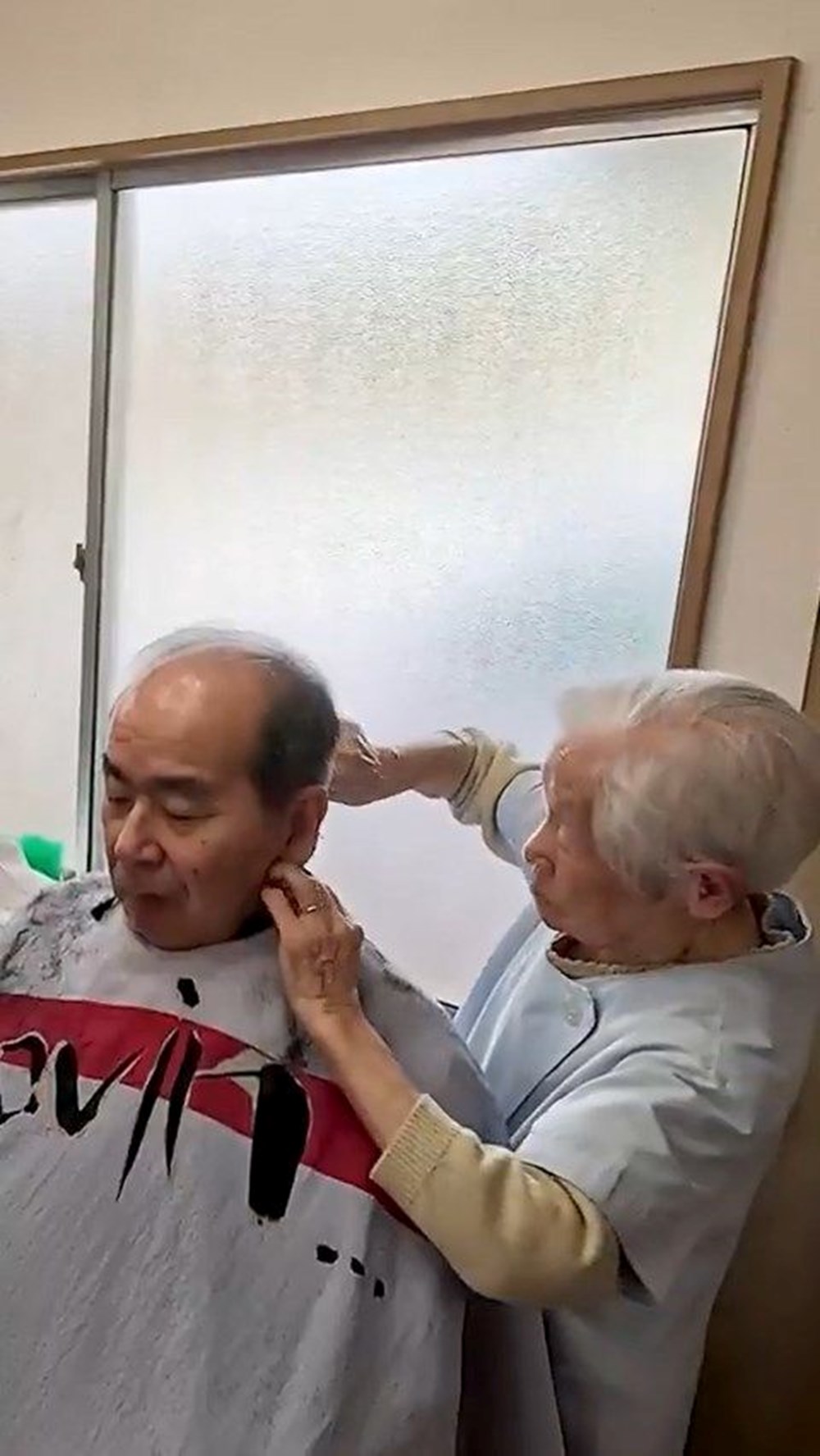 108 Yaşında Makas Sallıyor: Dünyanın En Yaşlı Kadın Berberinin İnanılmaz Hikayesi 73 TARWT3KbBUyzTpj9wnrB9Q