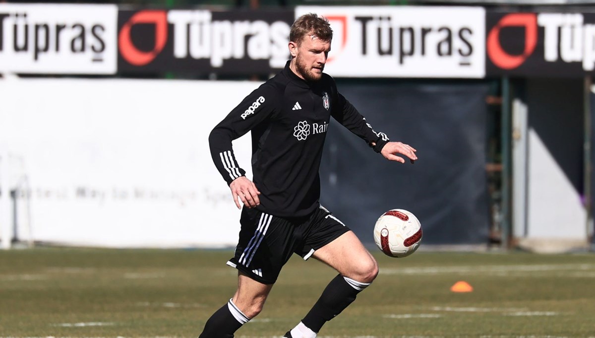 Beşiktaş'ta yeni transfer Joe Worrall ilk antrenmanına çıktı Beşiktaş'ta yeni transfer Joe Worrall ilk antrenmanına çıktı